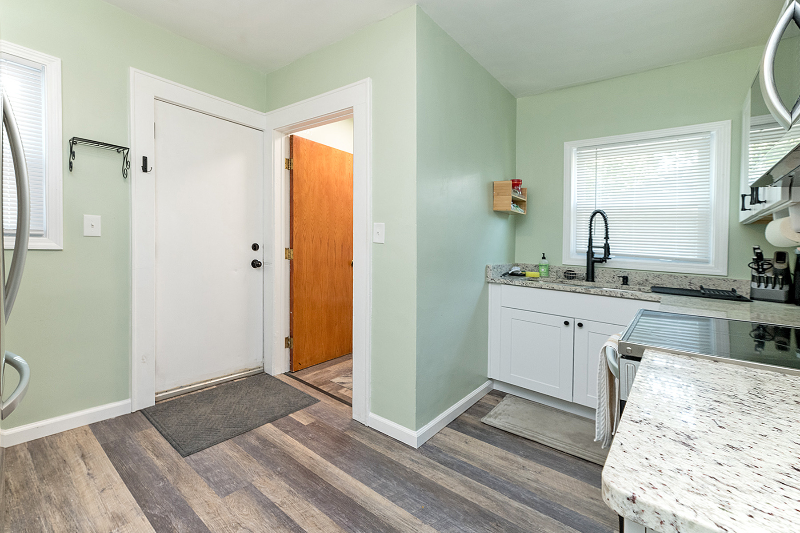 321 W Lapeer St - Photo 2 of 20