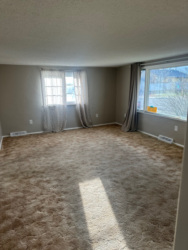 822 2nd Avenue Southeast - Photo 2 of 8