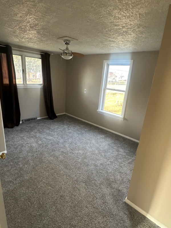 822 2nd Avenue Southeast - Photo 3 of 8