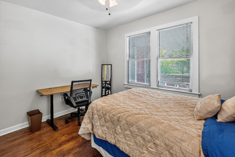731 20th St Nw - Photo 2 of 10