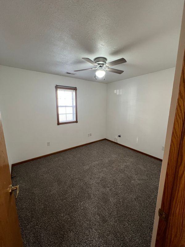 109 W Pleasant St - Photo 3 of 10