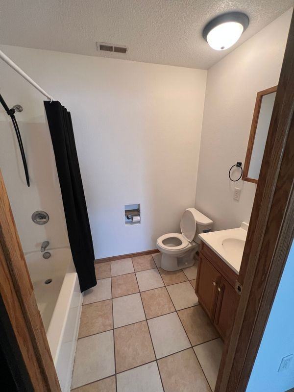 109 W Pleasant St - Photo 5 of 10