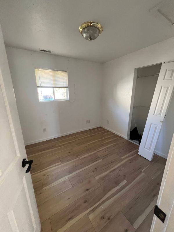 1005 E Main St - Photo 2 of 4