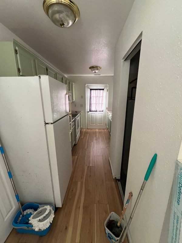 1005 E Main St - Photo 3 of 4