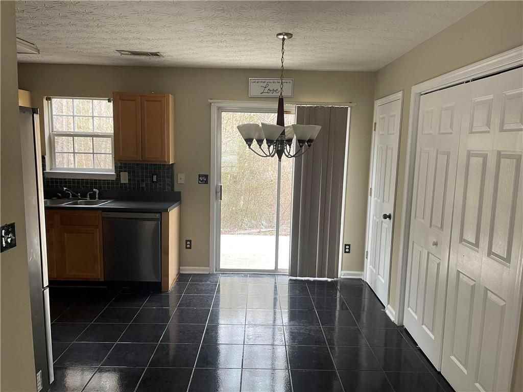 3955 Jackson Shoals Court - Photo 6 of 18