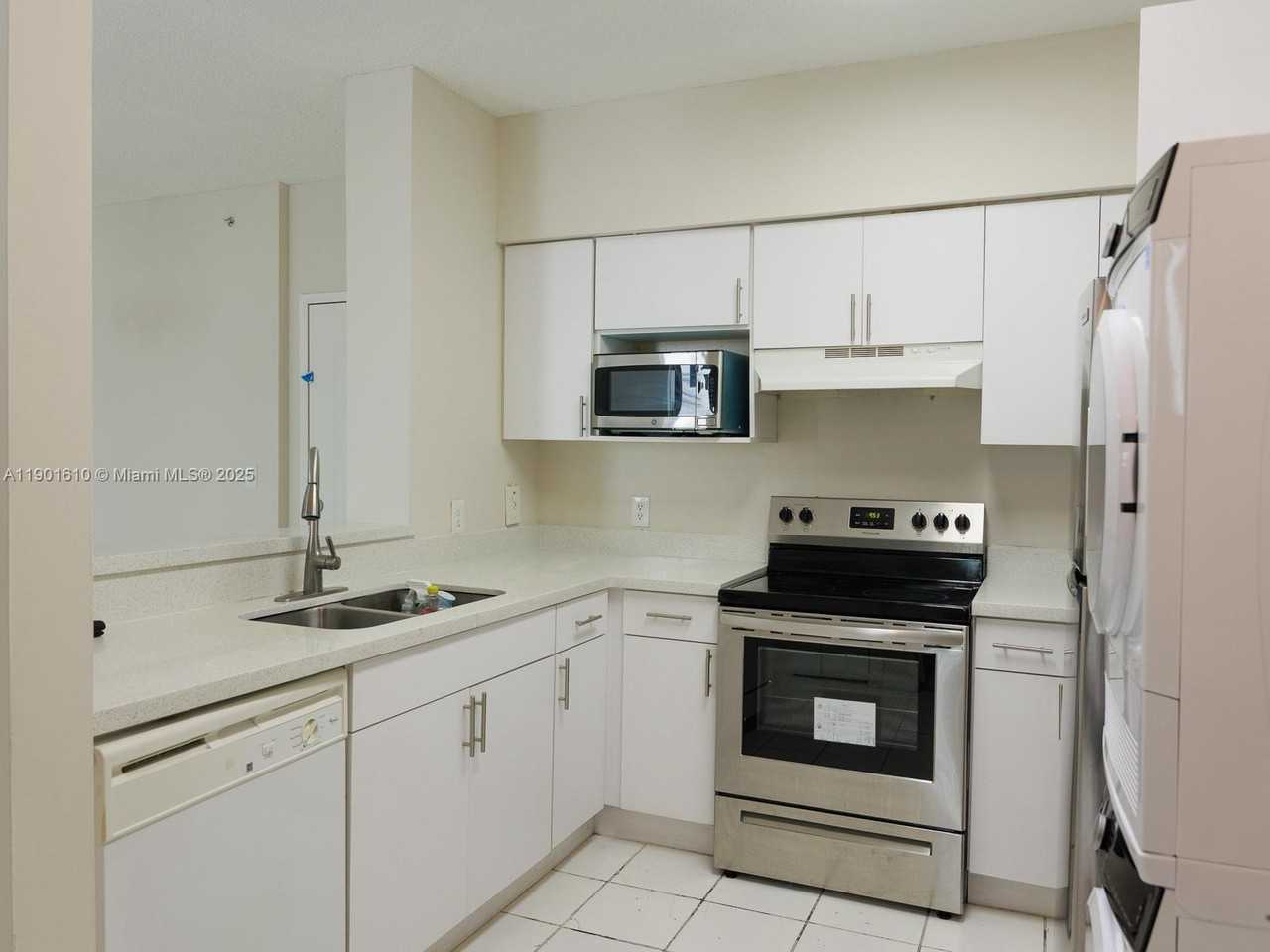 Flagami #5091-710 - Photo 4 of 21