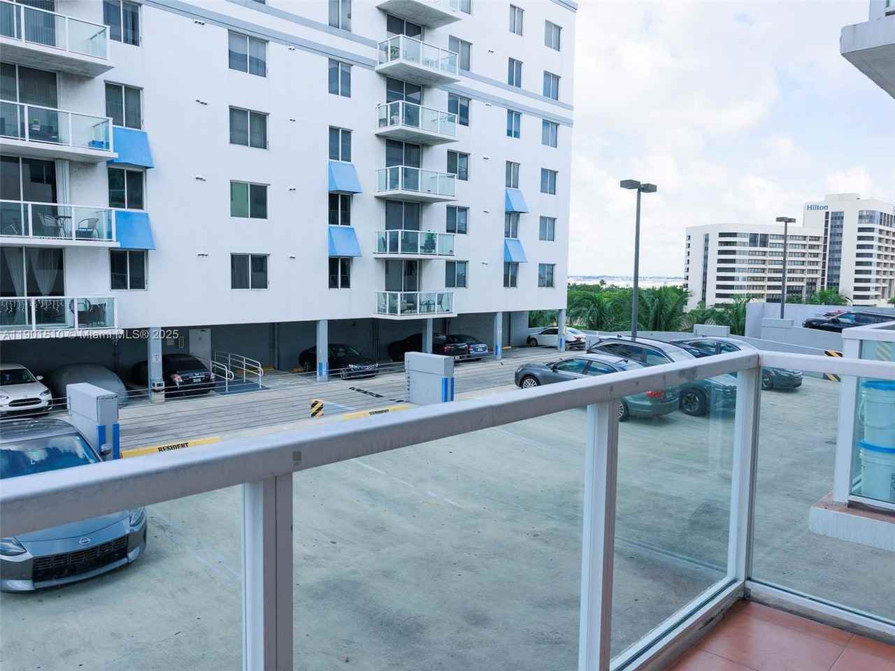 Flagami #5091-710 - Photo 5 of 21