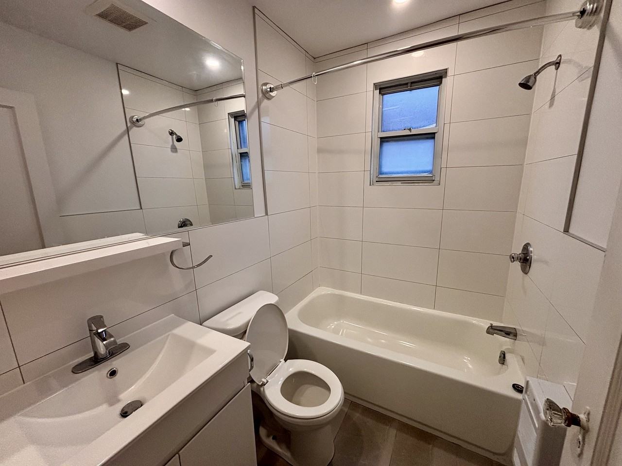 3719 Rue du Frere Andre #30 - Photo 3 of 7