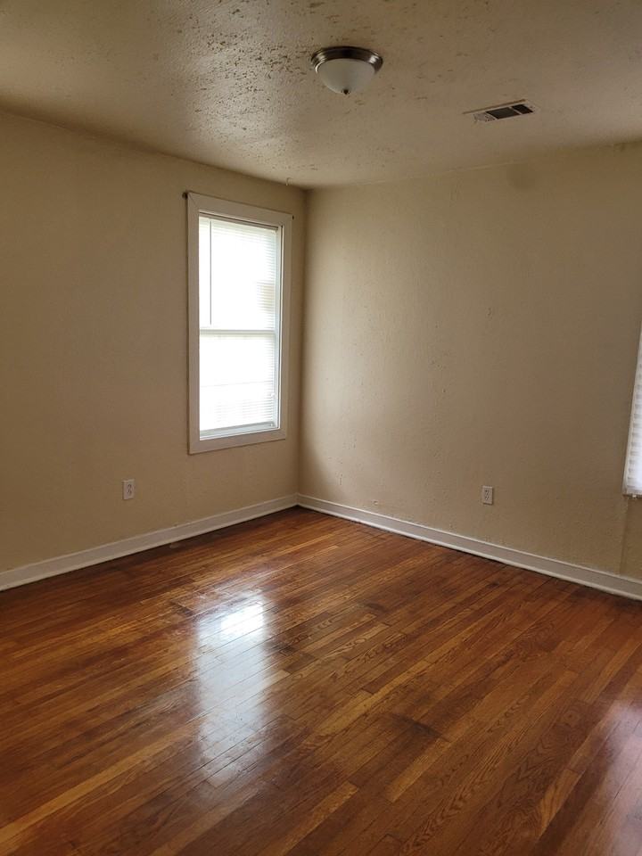 4374 Monroe Ave #NA - Photo 5 of 10