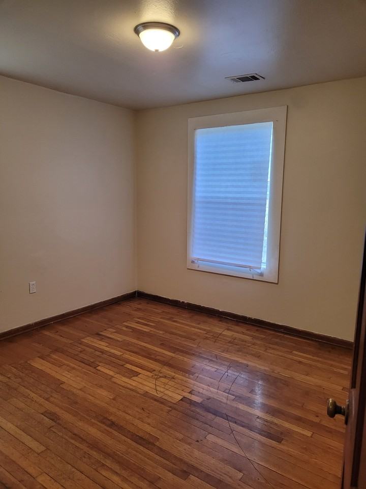 4374 Monroe Ave #NA - Photo 7 of 10