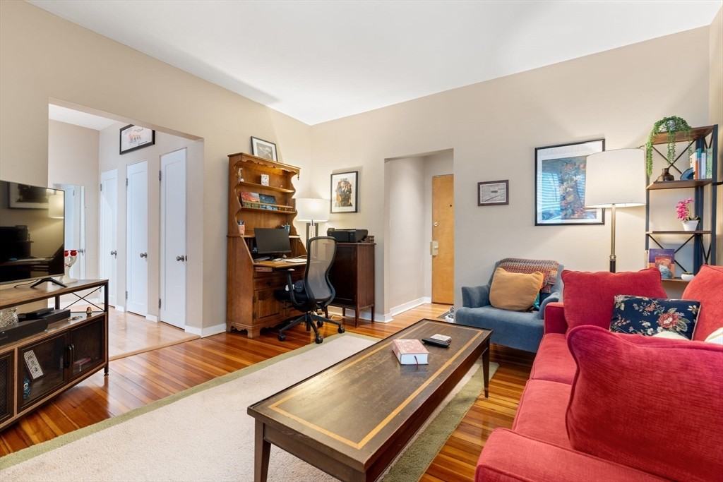 1404 Commonwealth Avenue #8 - Photo 5 of 14