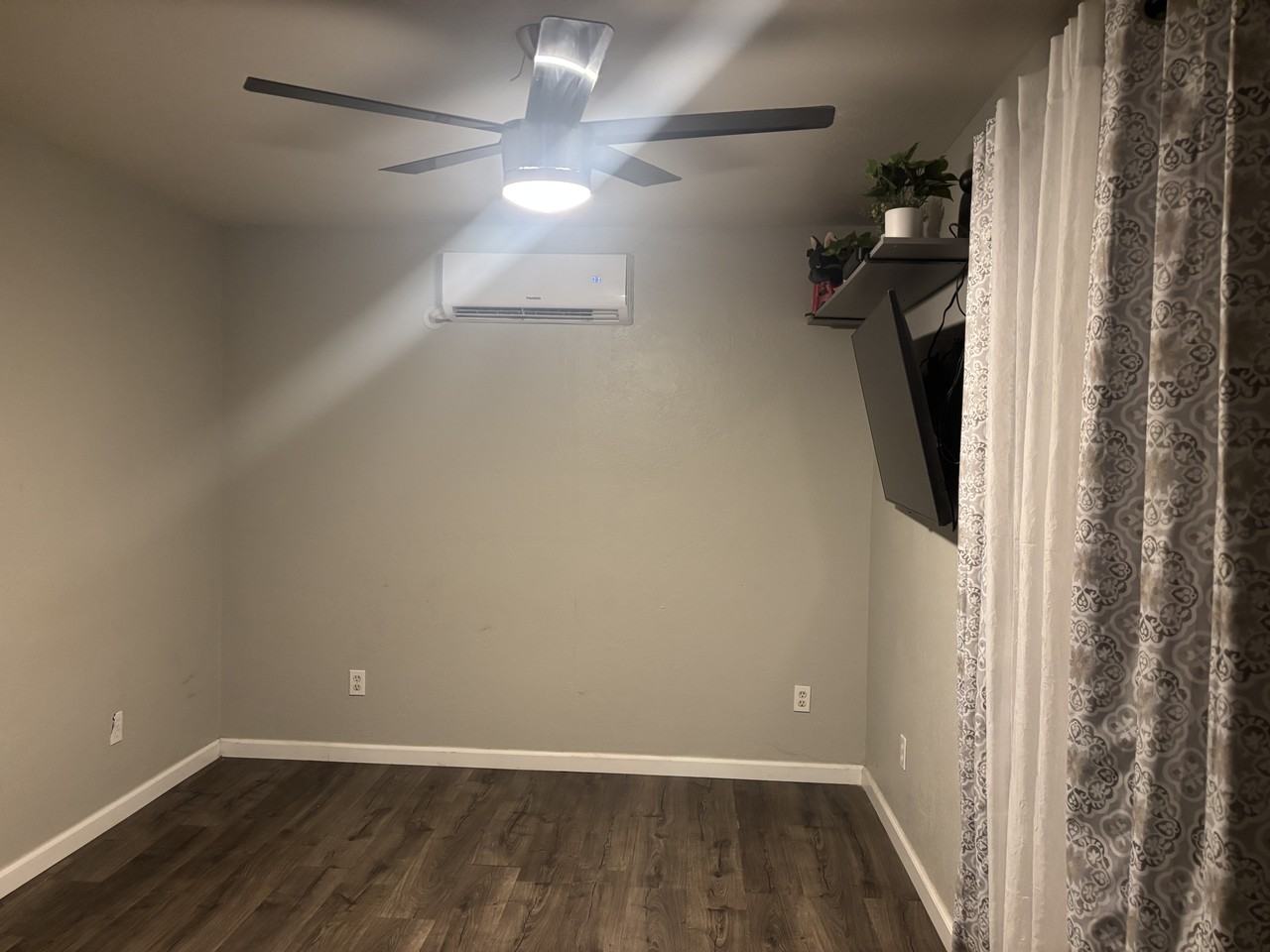 215 E Manchester Ln #APT - Photo 5 of 8