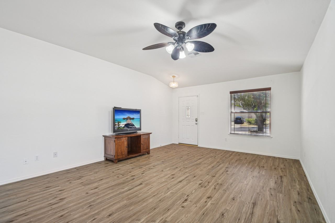 247 San Felipe Dr #NA - Photo 4 of 18