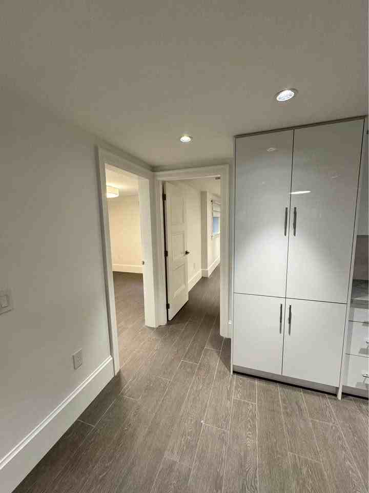 939 Forest Hills Drive #bsmt - Photo 4 of 15