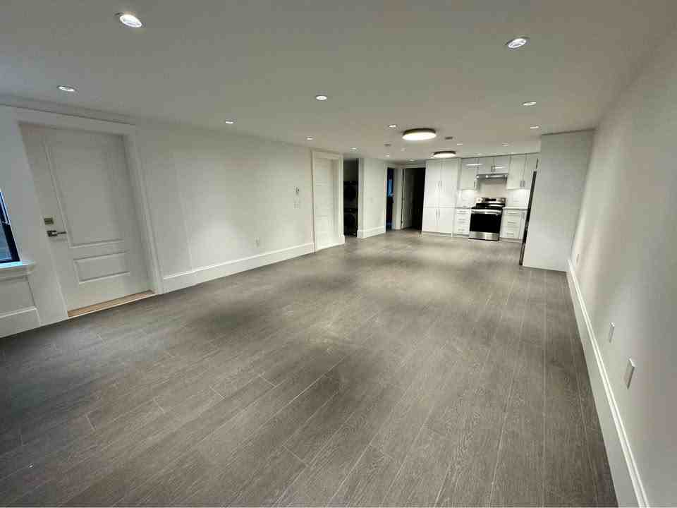 939 Forest Hills Drive #bsmt - Photo 3 of 15