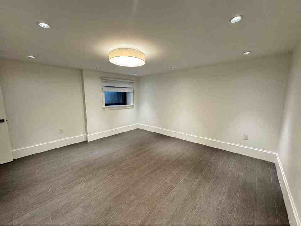 939 Forest Hills Drive #bsmt - Photo 5 of 15