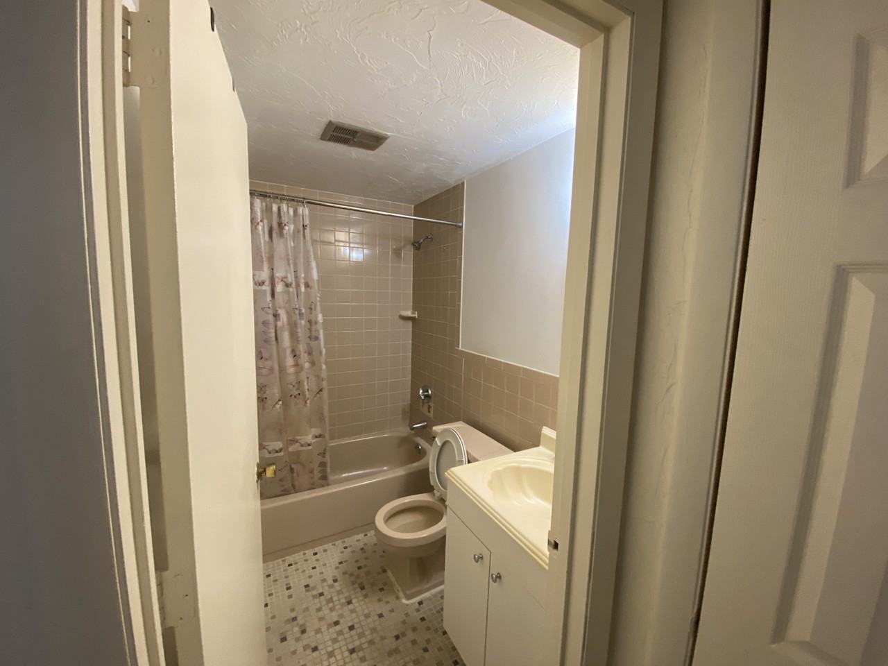 20 Erick Rd #21 - Photo 3 of 14