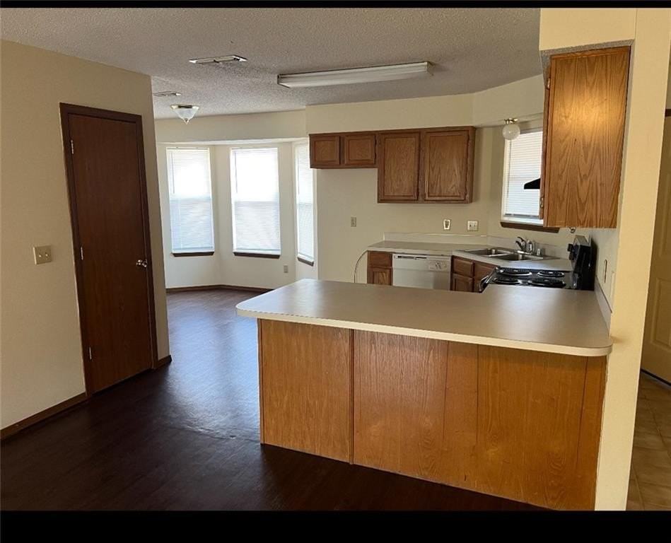 3103 Adrian Ave - Photo 3 of 5