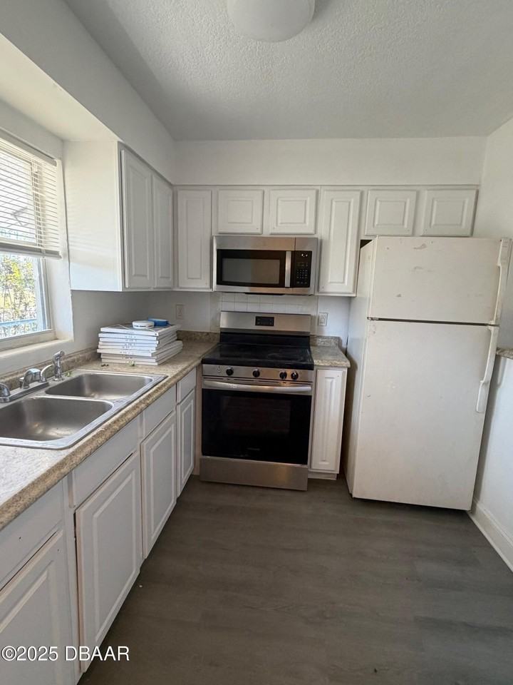 612 George W Engram Blvd Apt 3 #3 - Photo 2 of 10