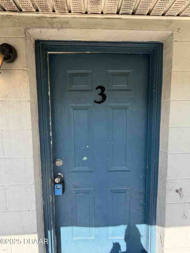 612 George W Engram Blvd Apt 3 #3 - Photo 3 of 10