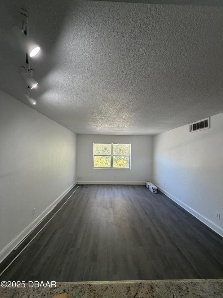 612 George W Engram Blvd Apt 3 #3 - Photo 4 of 10