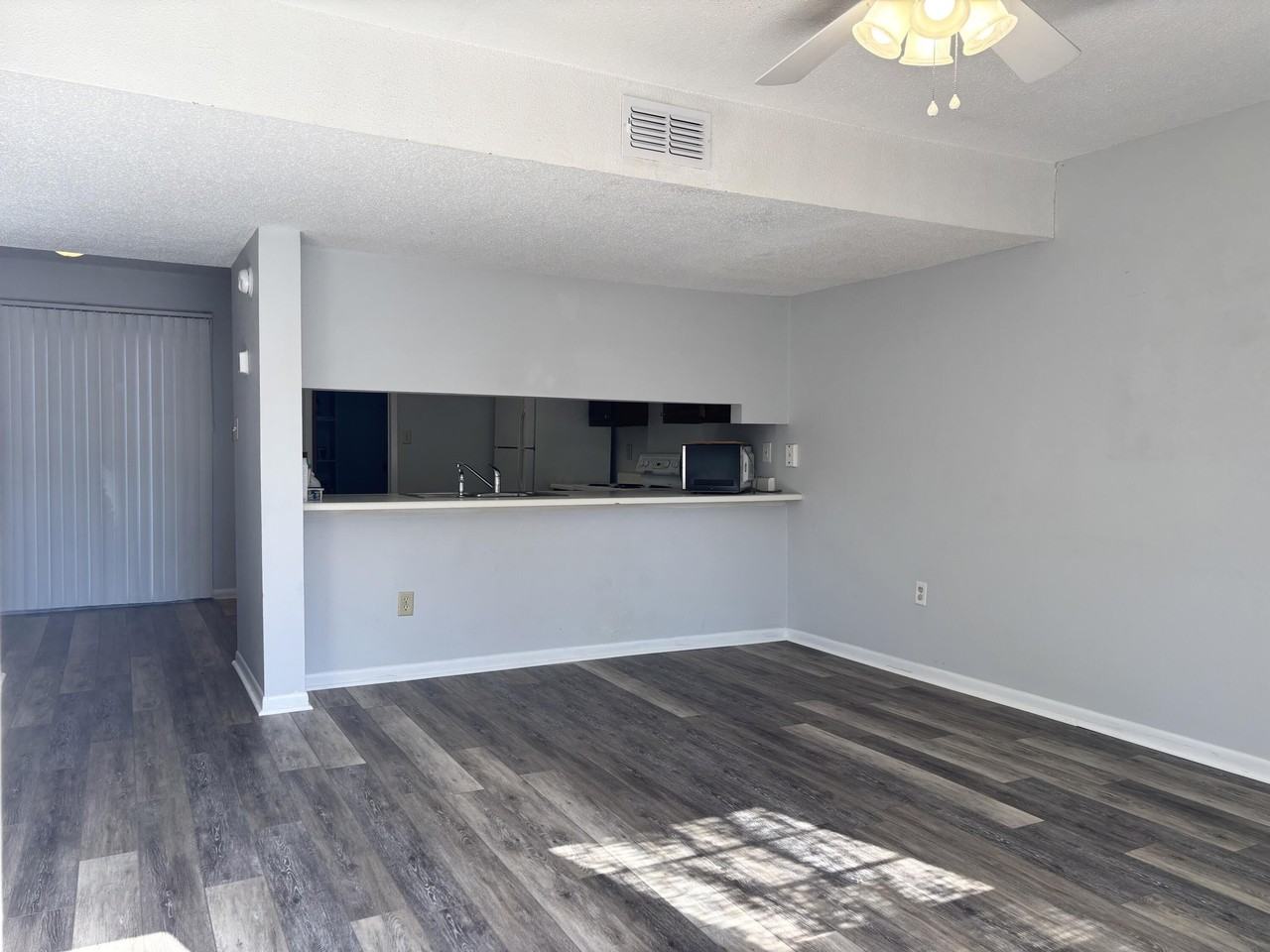 413 N Sea Ln Nw Apt A #A - Photo 2 of 10