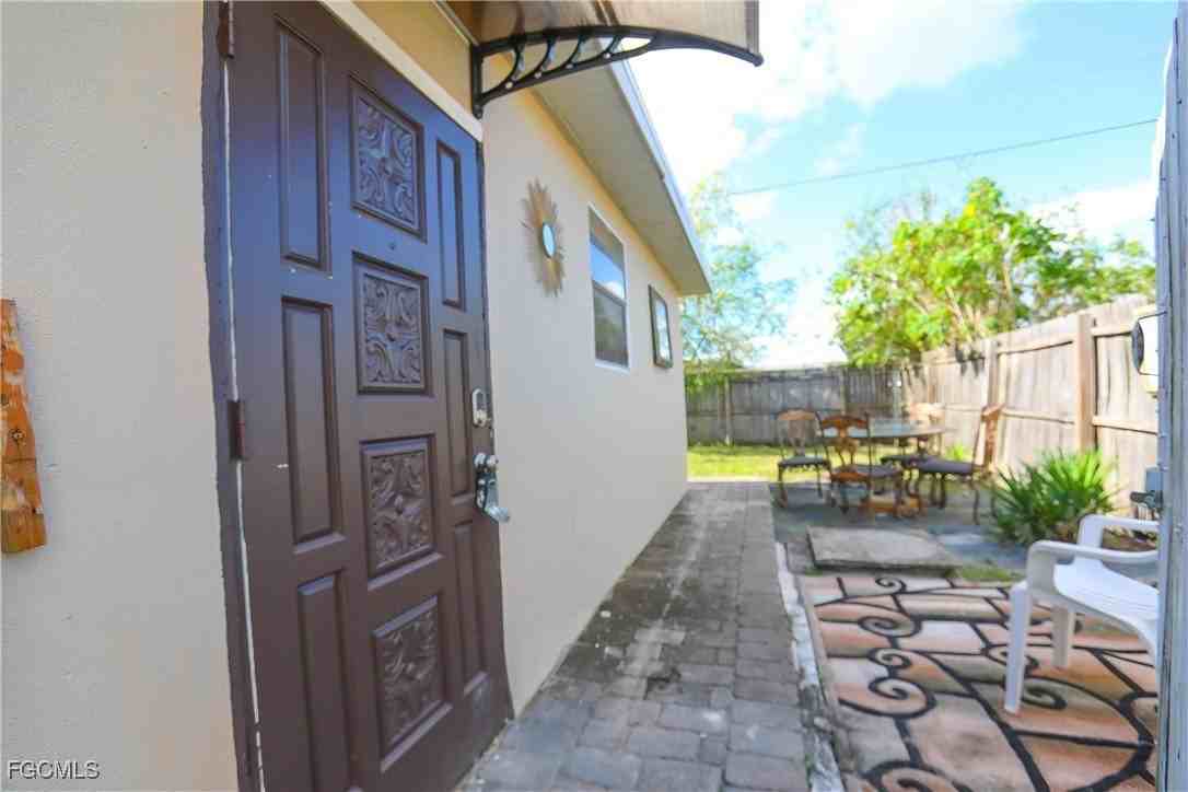 907 Laredo Ave - Photo 3 of 13