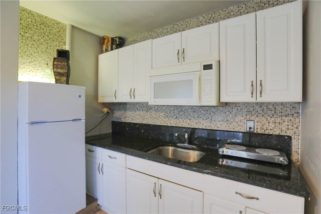 907 Laredo Ave - Photo 7 of 13