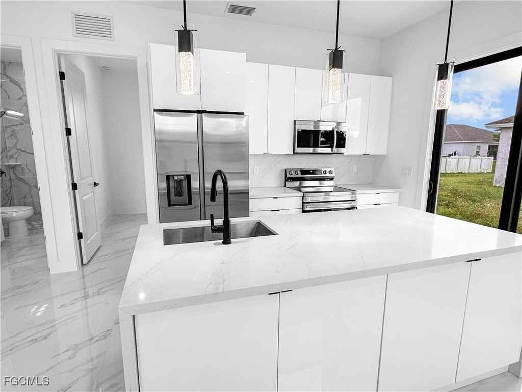 916 Sara Ave N - Photo 3 of 23