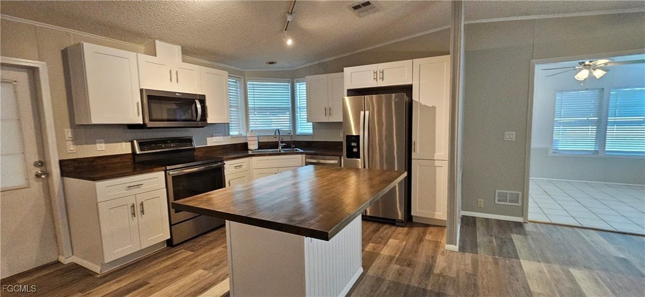 8410 Wagon Wheel Cir - Photo 5 of 20