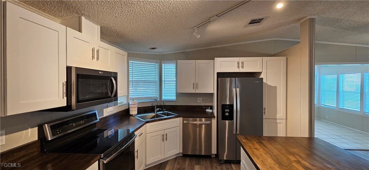 8410 Wagon Wheel Cir - Photo 7 of 20