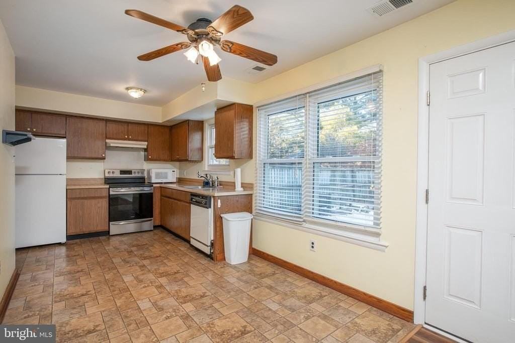 225 Cedar Dr - Photo 5 of 16