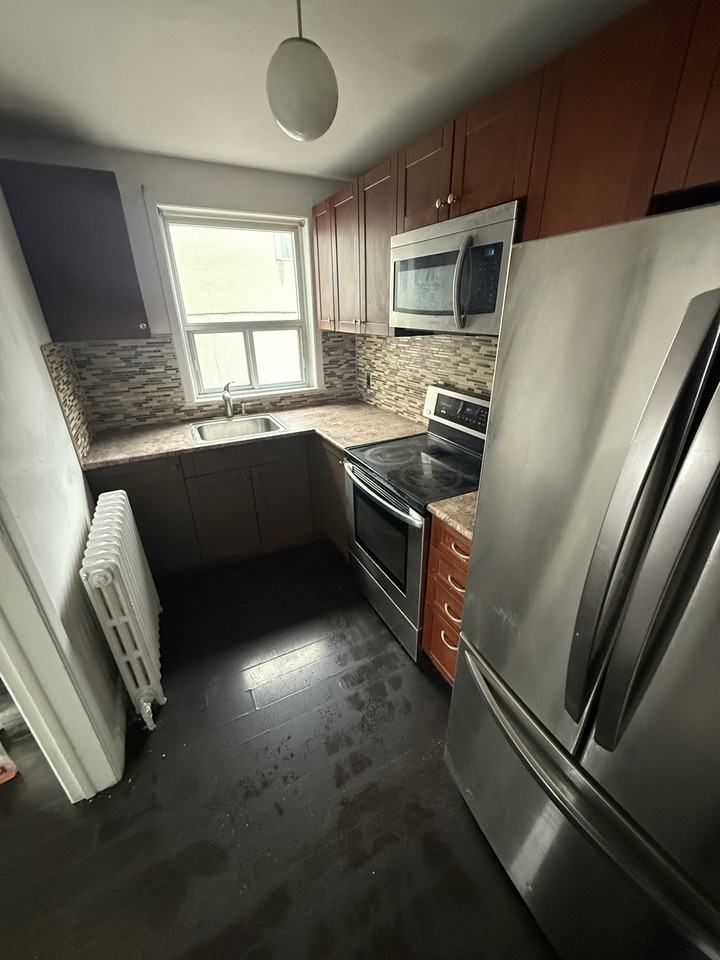 35 Lester Ave - Photo 4 of 9