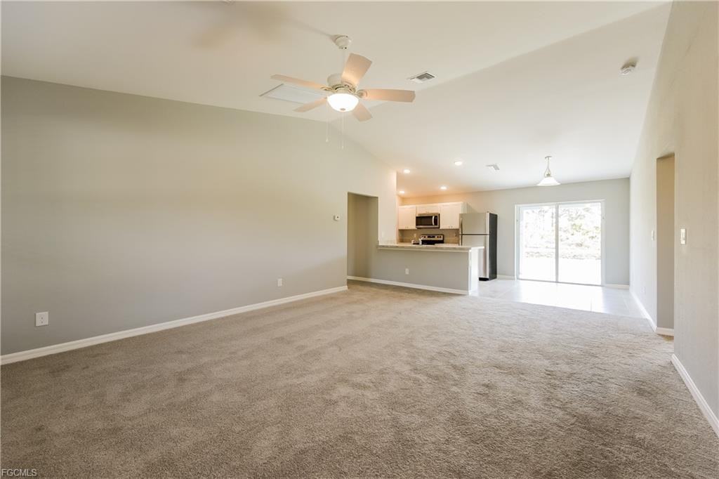 858 Carbon Street East - Photo 3 of 8