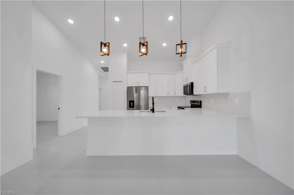 1112 Eisenhower Blvd - Photo 4 of 8