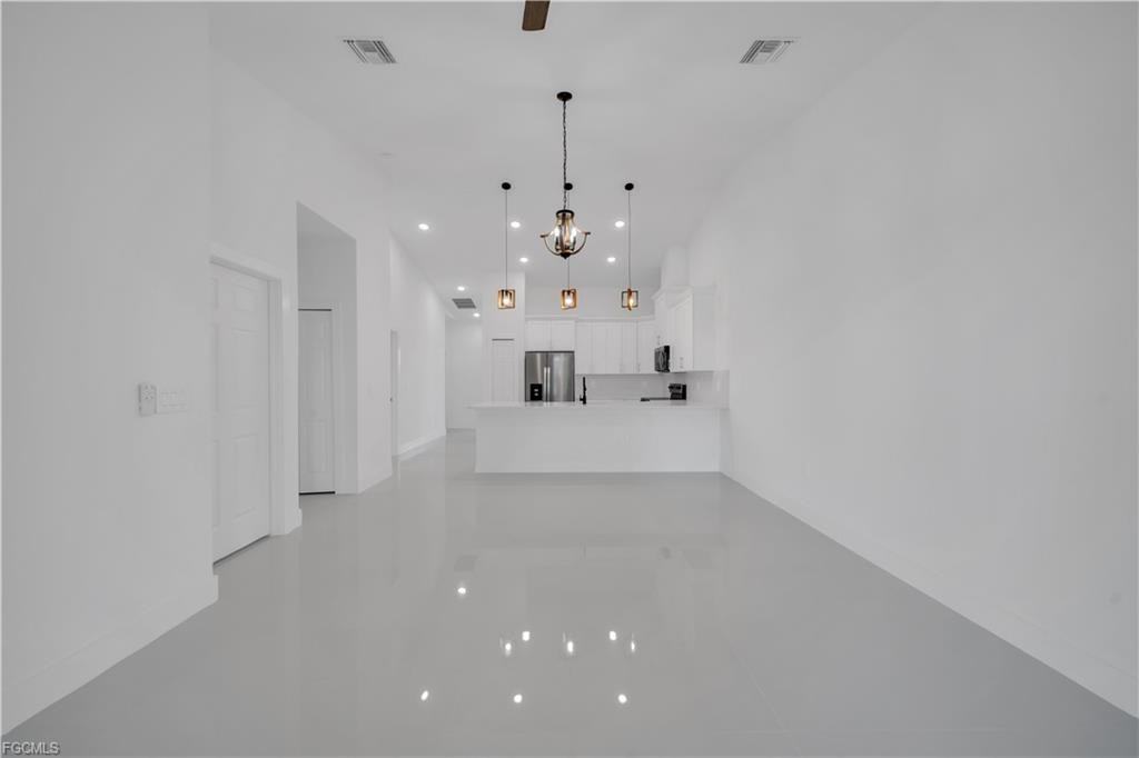 1112 Eisenhower Blvd - Photo 6 of 8