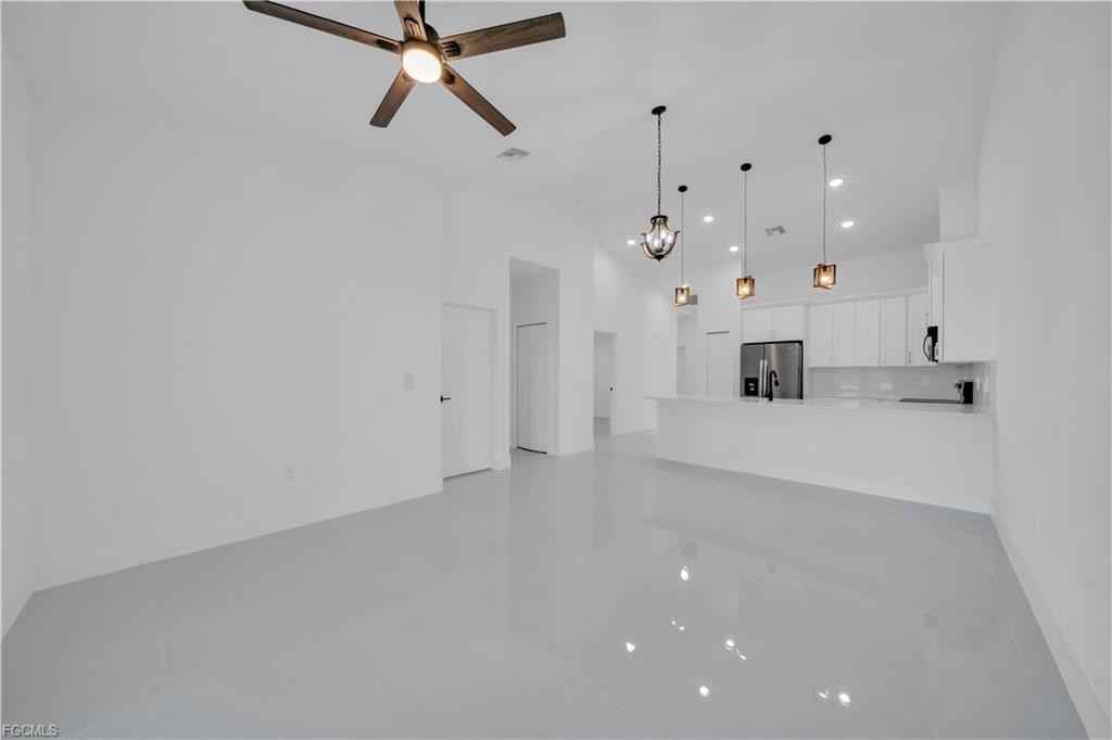 1112 Eisenhower Blvd - Photo 7 of 8