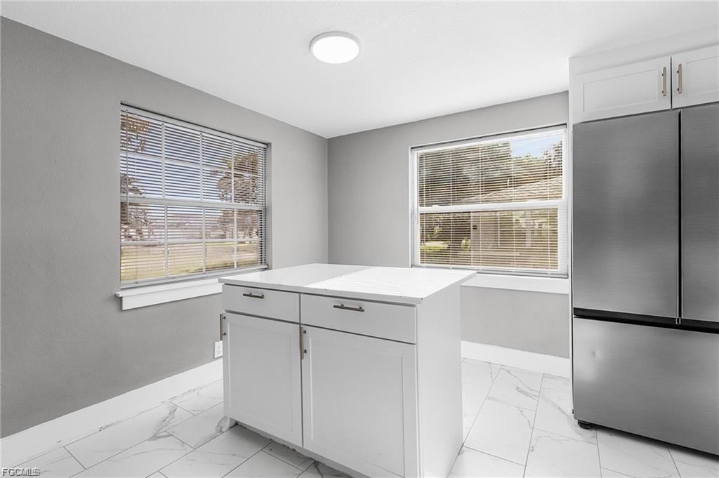 4472 E Riverside Dr - Photo 4 of 8