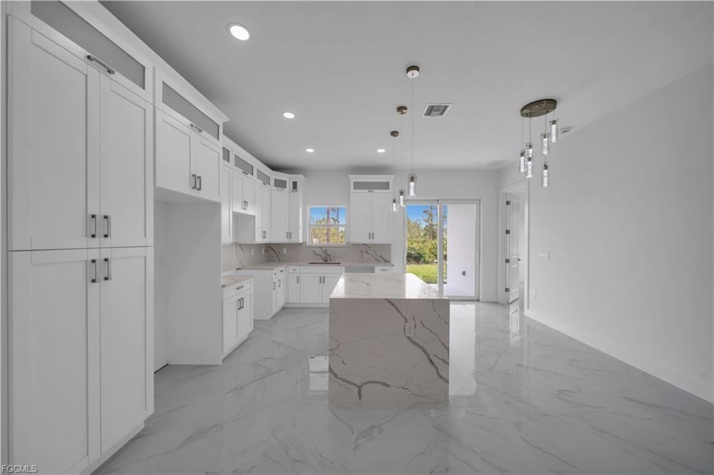 1155 Countess Ave - Photo 5 of 8