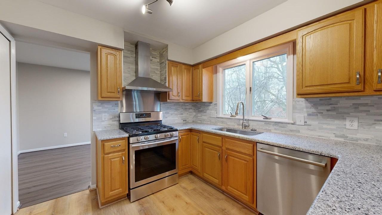 3129 Fawnmeadow Ct - Photo 4 of 22