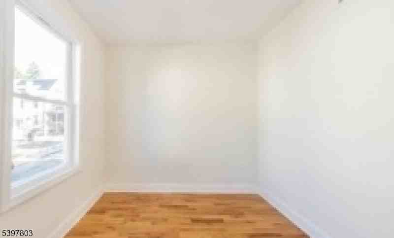 15 Olyphant Pl #2 - Photo 5 of 7