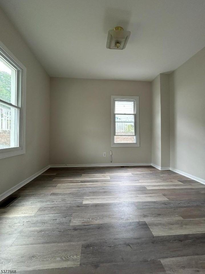 135 W Chrystal St - Photo 6 of 27