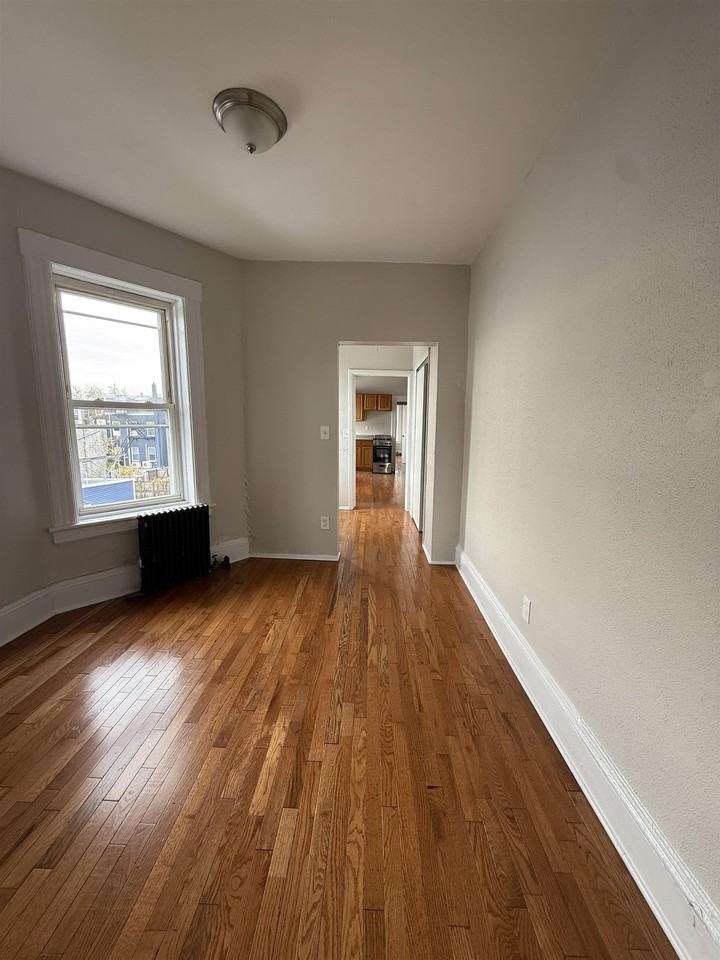 467 Pavonia Ave #4L - Photo 3 of 12