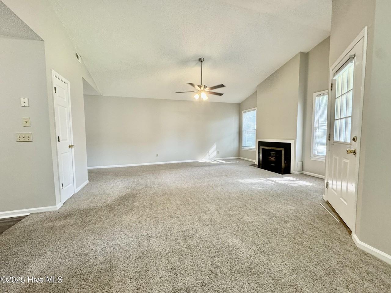 3402 Evans St Apt A #A - Photo 6 of 7