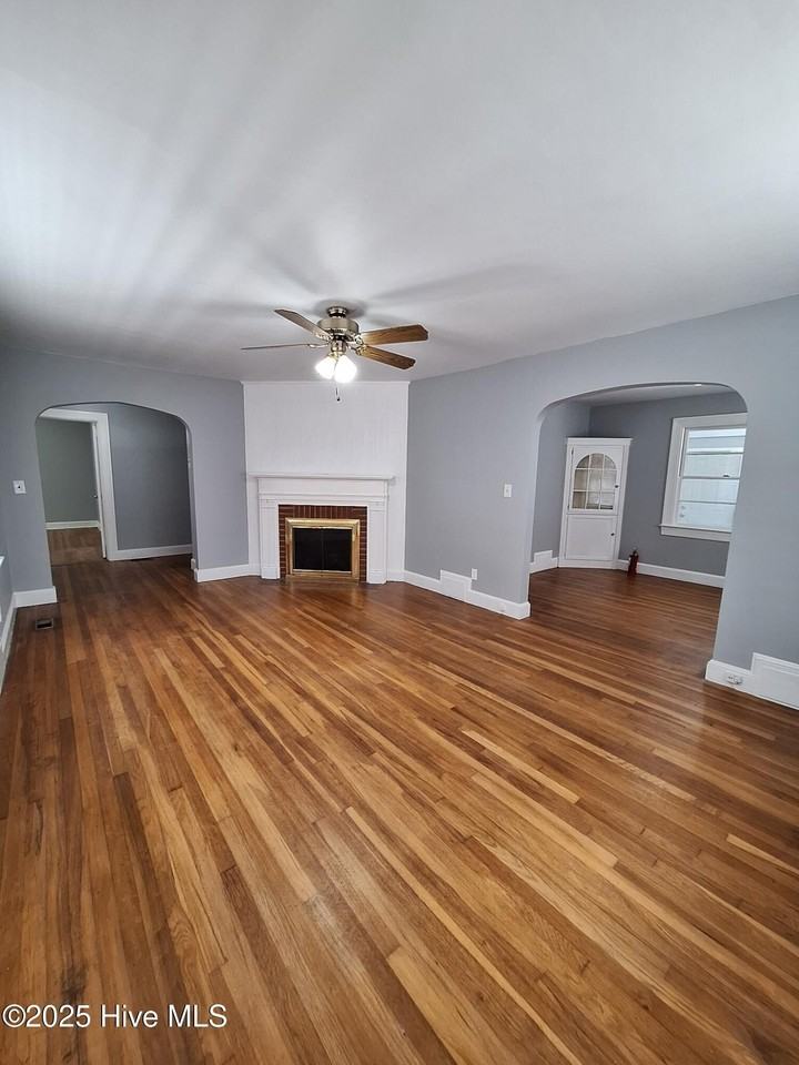 2409 S Memorial Dr - Photo 2 of 12