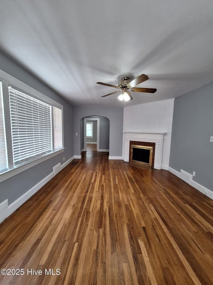 2409 S Memorial Dr - Photo 3 of 12