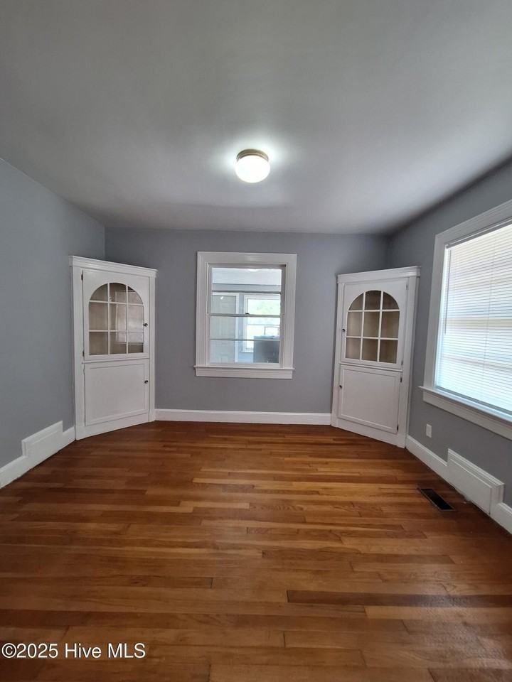 2409 S Memorial Dr - Photo 5 of 12