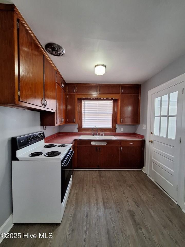 2409 S Memorial Dr - Photo 6 of 12