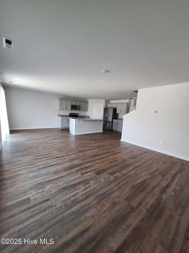 1213 Fowler Dr - Photo 3 of 18