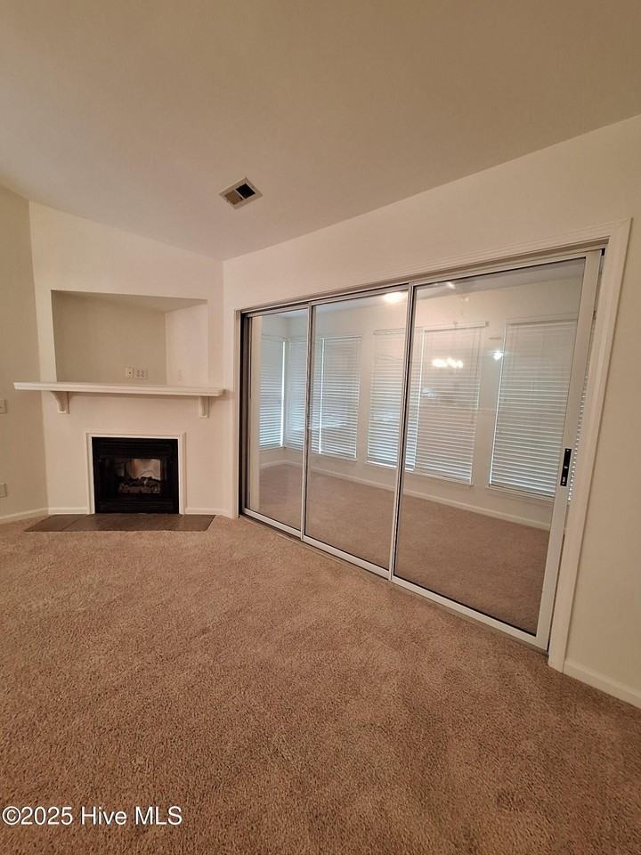 2207 Locksley Woods Dr Apt E #E - Photo 4 of 15